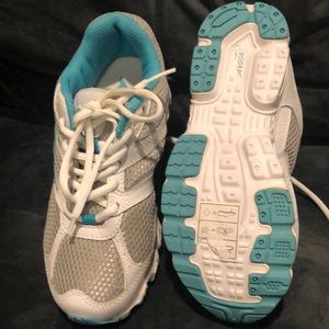 Avis Athletic Shoes
